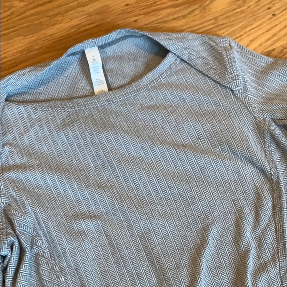 Lululemon running shirt